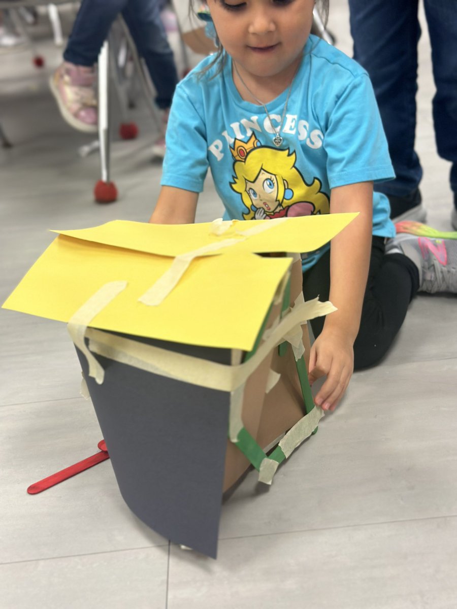 stemlpisd's tweet image. Had a blast with College Park Elementary Kindergarteners today! 🎃 They built shelters to protect Spookley the Square Pumpkin and his friends from a windstorm! 💨 These young engineers did an amazing job! 👏 #STEM #KindergartenEngineers #Spookley #STEMinAction @lpisd
