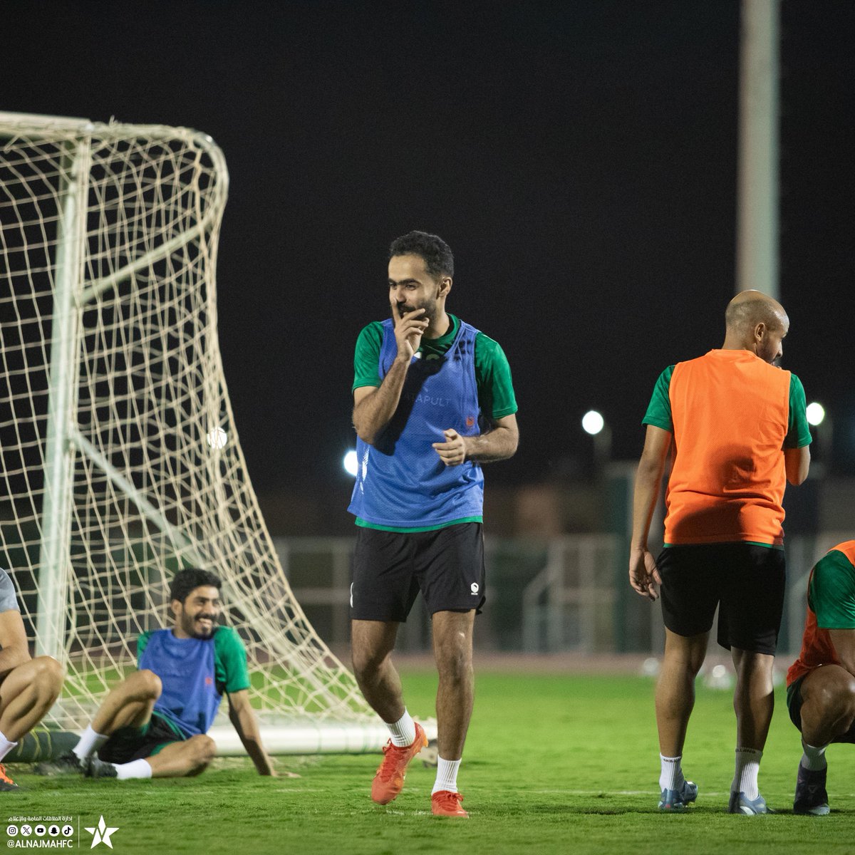 alnajmahfc's tweet photo. تحدي ركلات الترجيح 🔥

تشتيت 🫨
وتشجيع👏

توقعاتكم مين فاز ؟!🥇 https://t.co/ymGta4cqwn