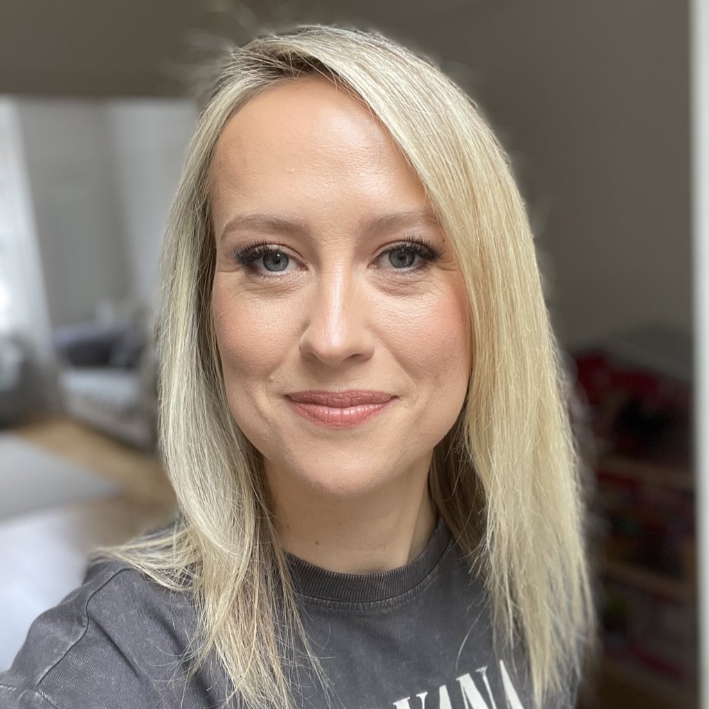 SophyRidgeSky's tweet image. 40 spins around the sun… feeling very happy &amp;amp; grateful 🙏