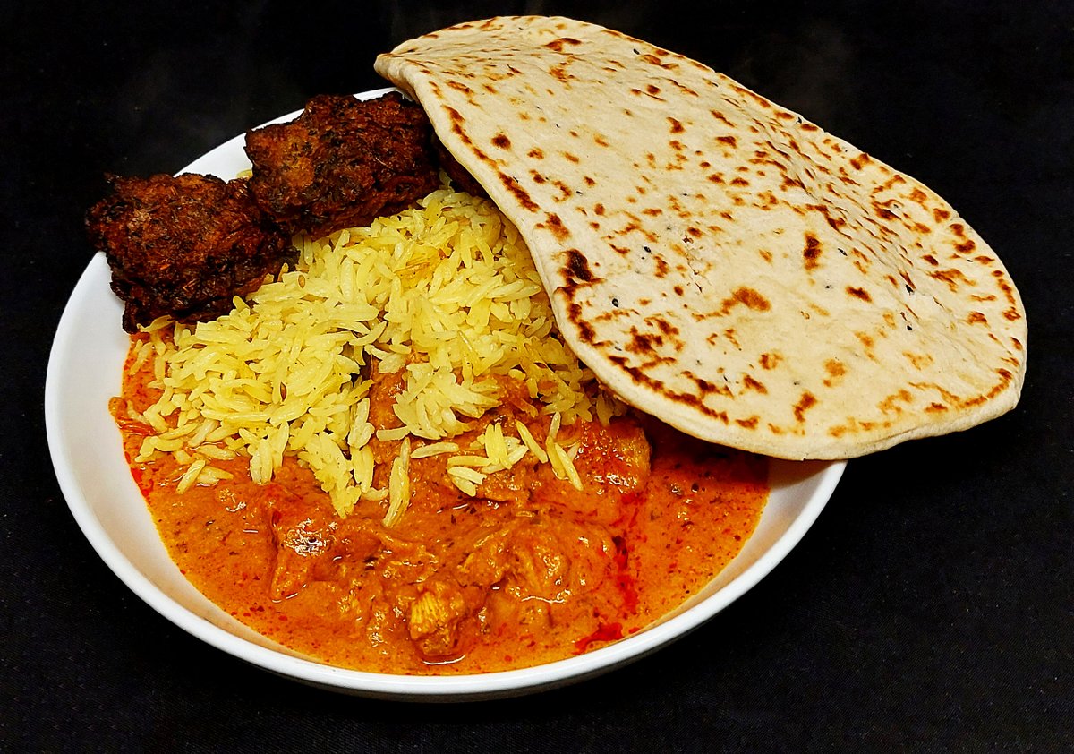painterley's tweet photo. Chicken tikka with rice, bhajis and naan https://t.co/KAO7ti2Ocu