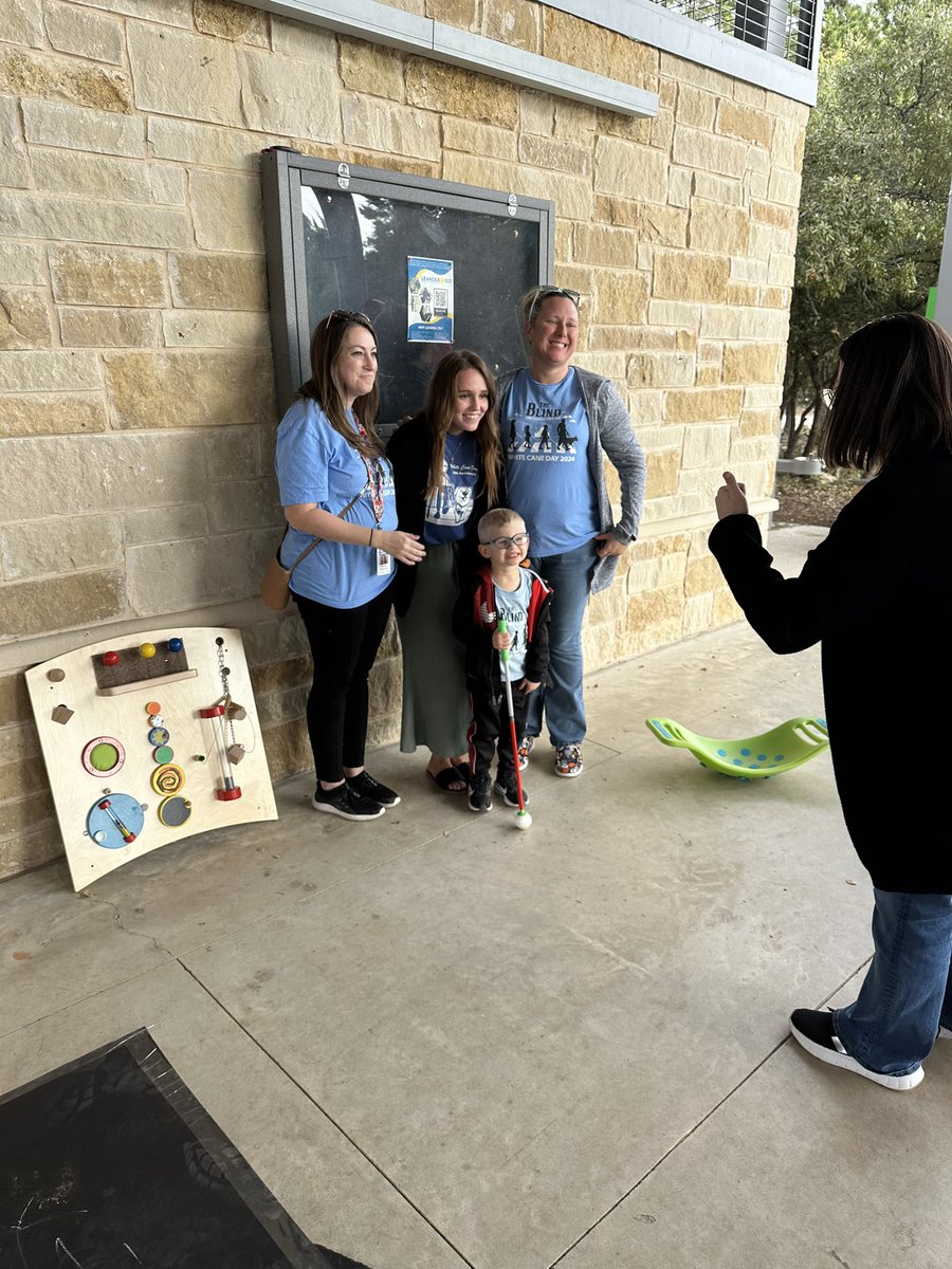 Lisa Robertson tweet media