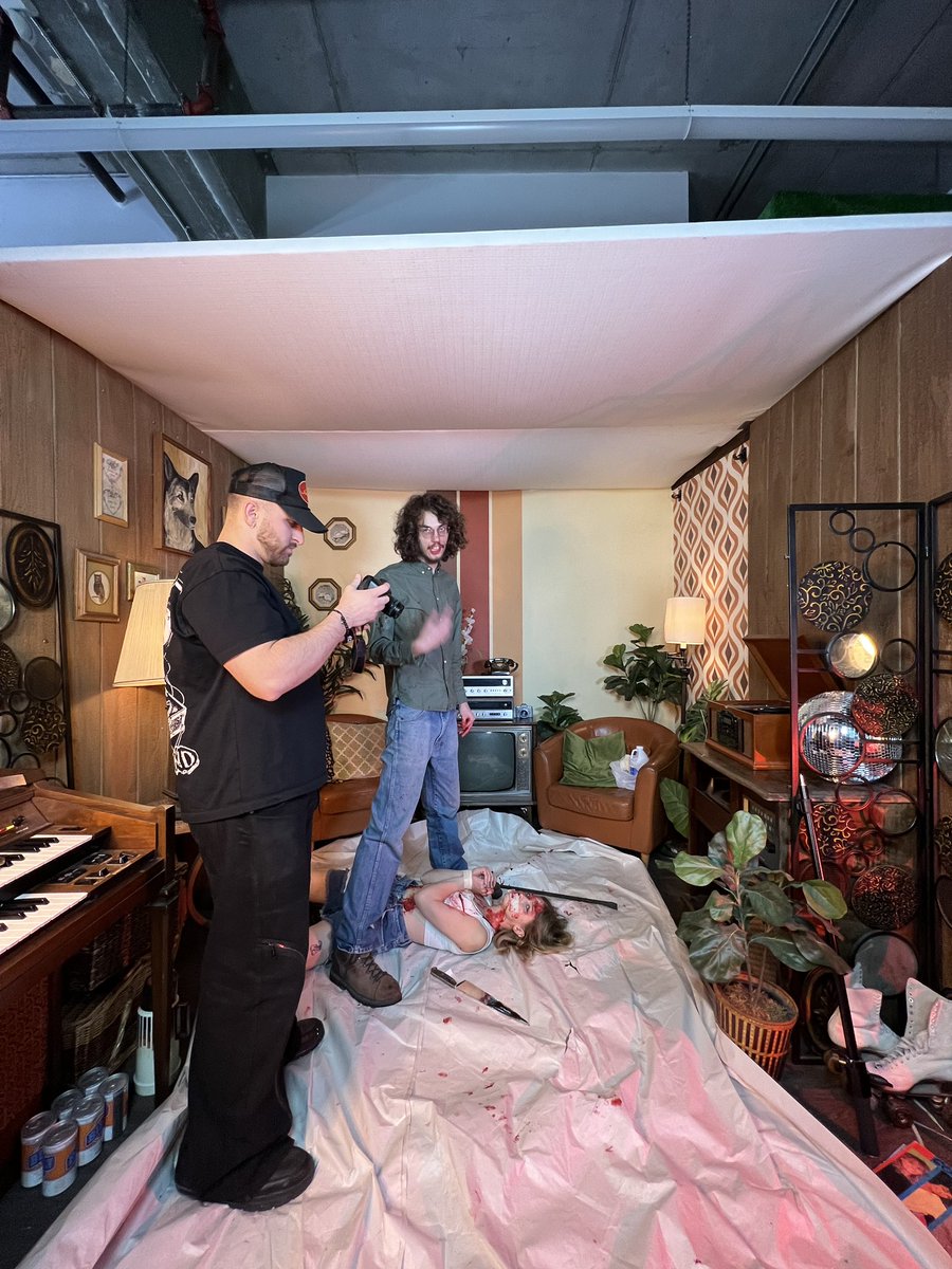 youtu.be/i062s9941_s?si… 
Ants &amp; Spiders music video out NOW🖤