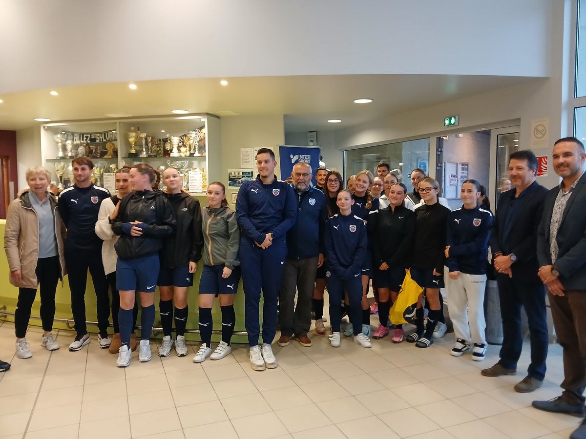 FootStSylvain's tweet photo. https://t.co/jzq7IFsDpl

Remise du LABEL FOOT FEMININ 🏅👏
#footfeminin
https://t.co/AtbCMFTkVk 
#Verrières-en-Anjou https://t.co/Njk5VJfk9y