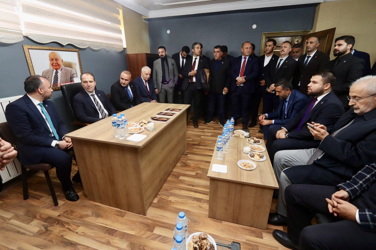 Milli Gençlik Derneğimiz’in Muş şubesinin açılışını derneğimizin Genel Başkanı Ahmet Özvatan ile birlikte gerçekleştirdik. ‘Önce Ahlak ve Maneviyat’ şiarına sahip bir gençliğin yetişmesi yolunda en hayırlı hizmetleri yapmaları duasıyla, hayırlı uğurlu olsun inşallah.