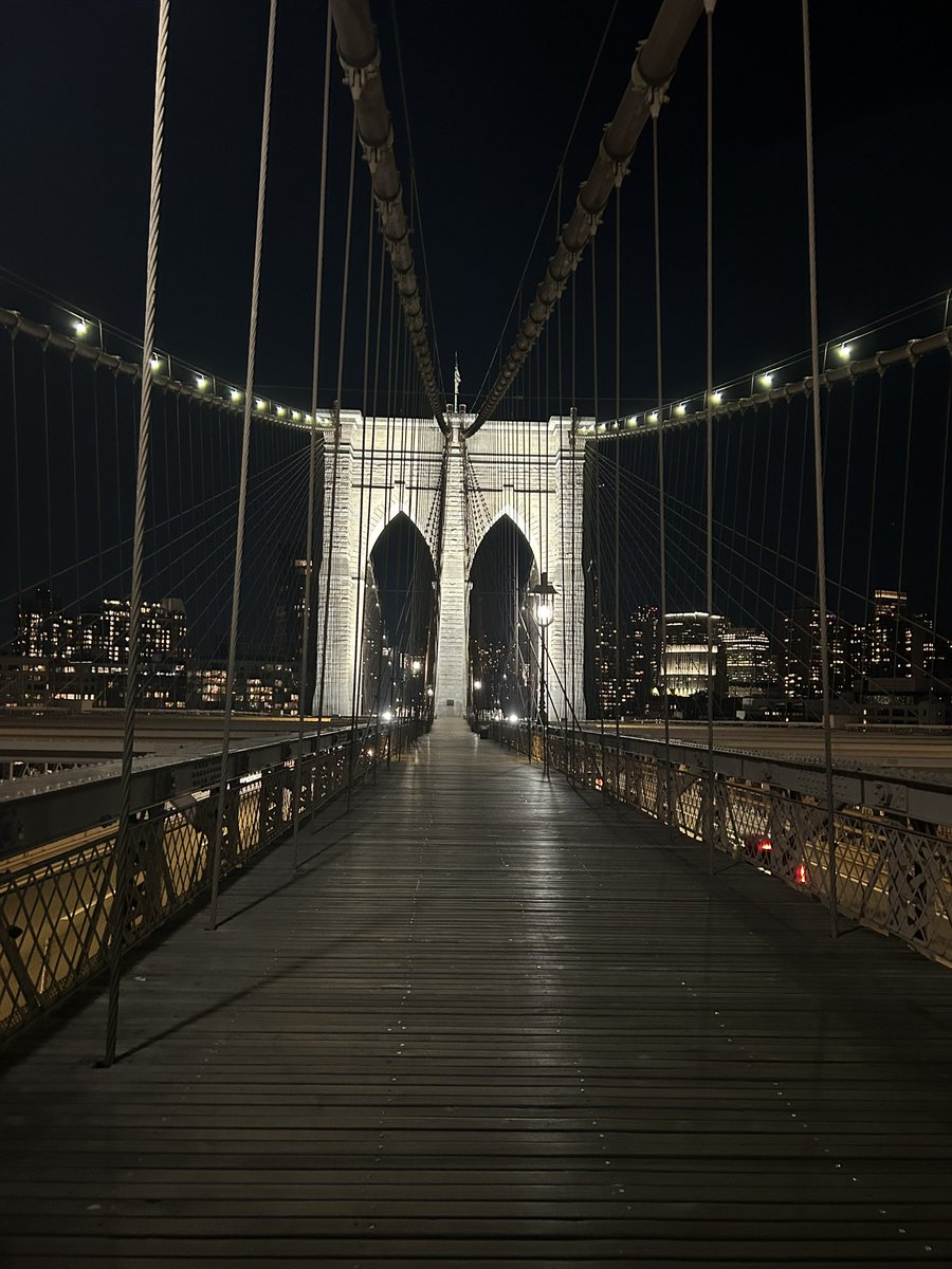 MrLynn11's tweet image. I’m sure we passed you on the Brooklyn Bridge lol 😂 

#NYC #octoberbreak 🍎