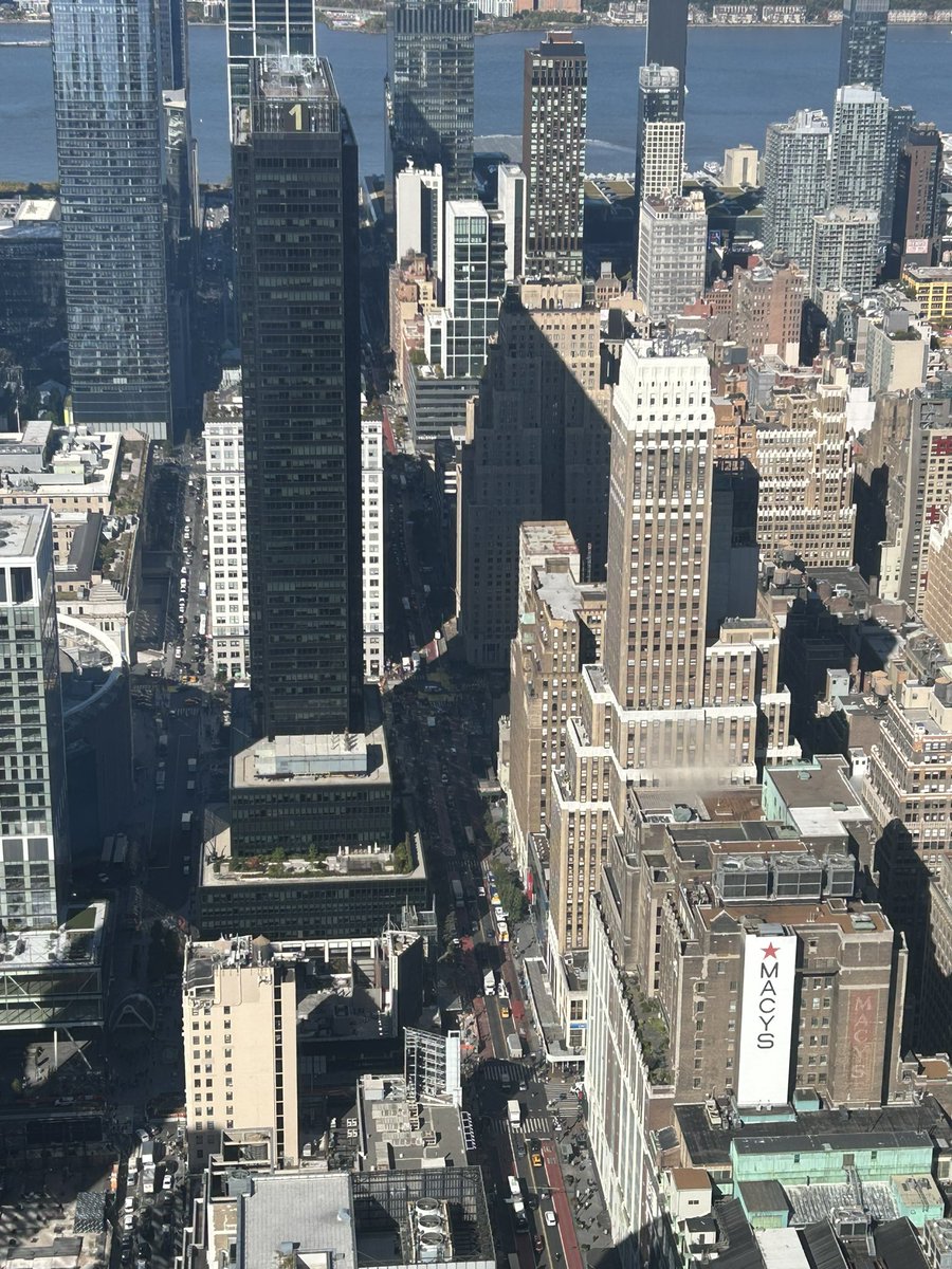 MrLynn11's tweet image. I’m sure we passed you on the Brooklyn Bridge lol 😂 

#NYC #octoberbreak 🍎