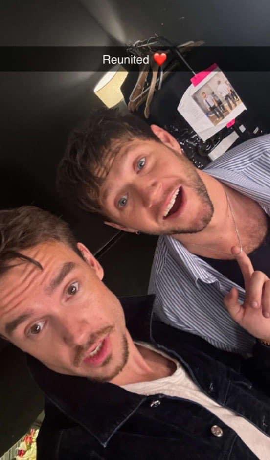 blinkyot4's tweet photo. ESTA FUE LA ÚLTIMA FOTO DE LIAM
CON UNO DE LOS MIEMBROS DE 1D, SIN SABERLO EL VIAJÓ HASTA ARGENTINA PARA DESPEDIRSE DE NIALL, MI CORAZÓN 💔💔😭
#RIPLiamPayne https://t.co/H6qNzSxp36