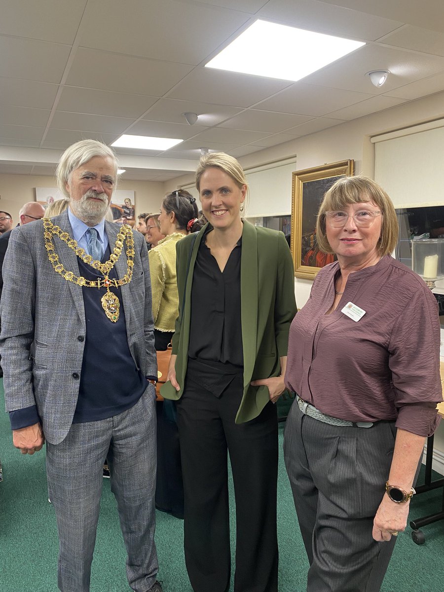 Congrats to <a href="/aylesburytc/">Aylesbury Town Council</a> for putting on a great networking event tonight. I enjoyed meeting the Mayor (Mayors get to wear better gear than MPs!) and chatting to lots of small business owners, in many ways the lifeblood of this town.