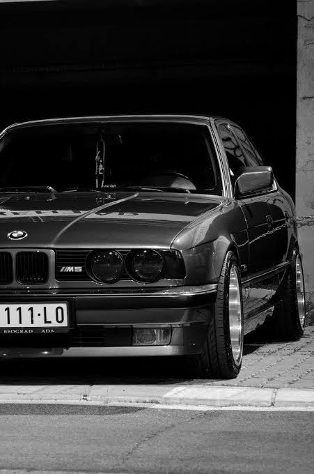 Di5i's tweet photo. @Queen_primis BMW E34 M5😫 https://t.co/qlWGGw7Ddx