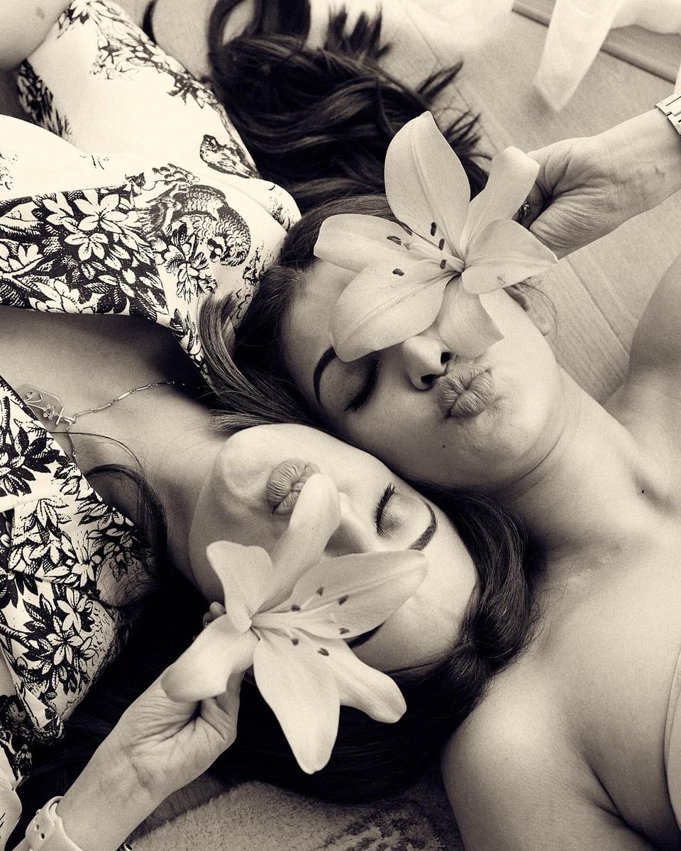 Many many happy returns <a href="/AggNisha/">Nisha Aggarwal</a> gaaru 🤗❤️, have lots of fun with <a href="/MsKajalAggarwal/">Kajal Aggarwal</a> gaaru, be crazy as always 👻 #HBDNishaAggarwal 🎊

#KajalAggarwal