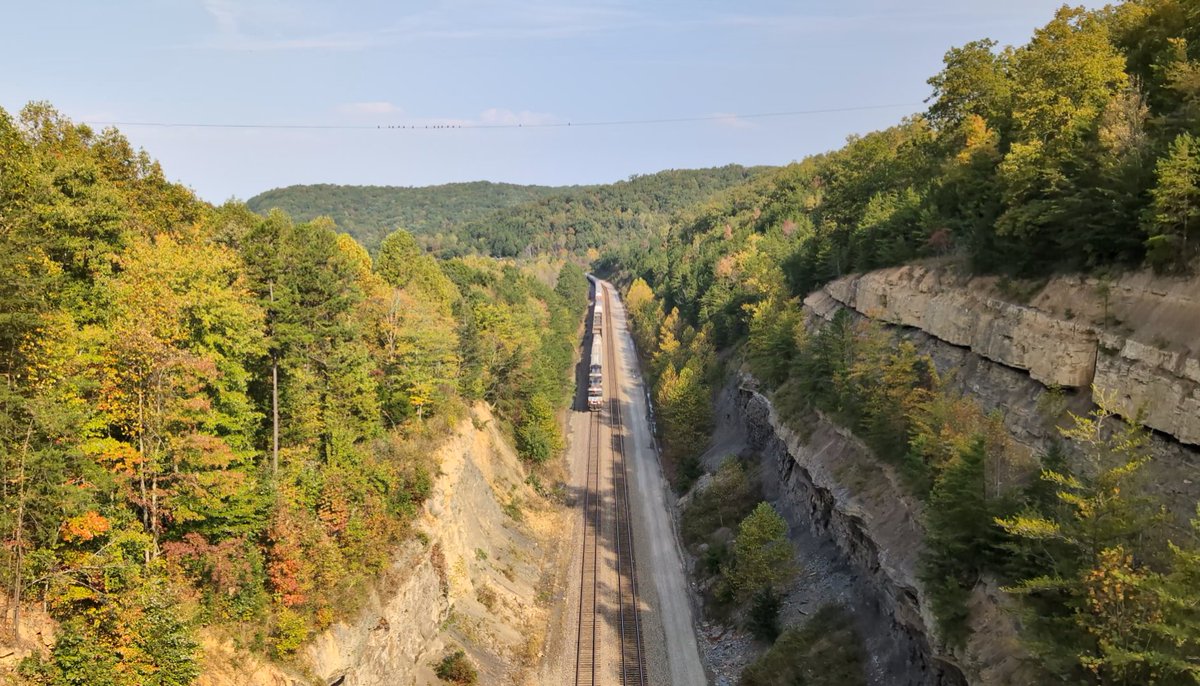Lonely train tracks in Kentucky, by <a href="/tystorm101/">Storm_101</a>