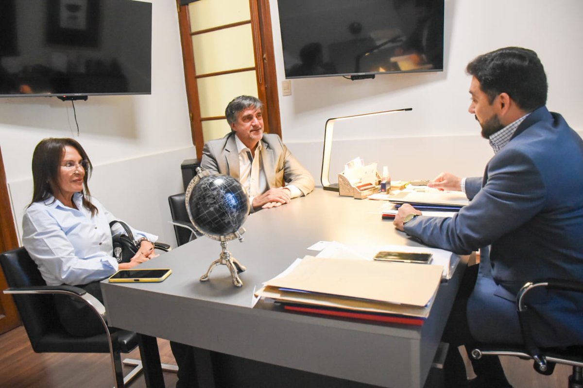 PPNArg's tweet photo. 👥 Las autoridades de la PPN dialogaron con @DrMiguelzarate, ministro de Seguridad, Justicia y DDHH, quien mostró predisposición para seguir avanzando en procurar condiciones de detención que cumplan los estándares de #DDHH. https://t.co/btGcdjPPs4