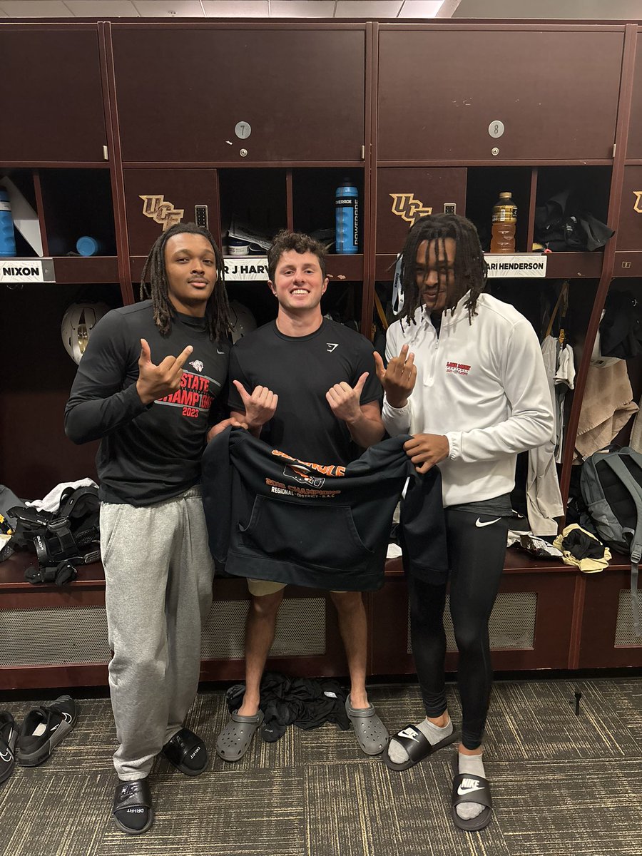 Got some new Lake Mary Fans at UCF 😂 
<a href="/LMRamsFootball/">Lake Mary Football</a> <a href="/DemariH12/">Mari</a> <a href="/JaCariH10/">Cari</a>