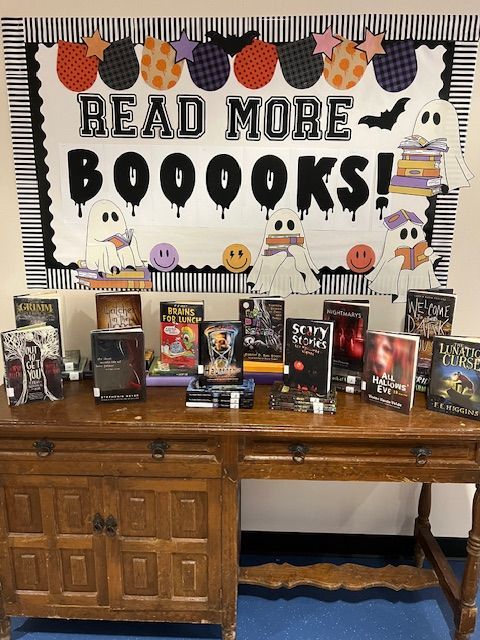 It's spooky szn at <a href="/smslearns/">smslearns</a> library! #RaidersRead