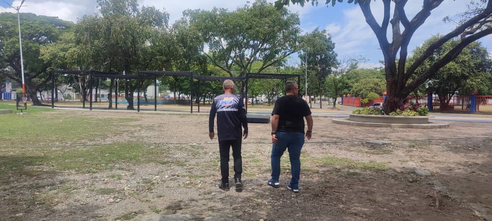 Inspeccionamos los espacios del monumento La Espiga, donde muy pronto llegará la Navidad para el disfrute de nuestro pueblo ✌️ 

Nicolás Maduro, Primitivo Cedeño y Rafael Torrealba ¡Vamos pa' arriba!

#PáezProduceYCrece
#1x10DelBuenGobierno  #TuFuturoNuestroCompromiso