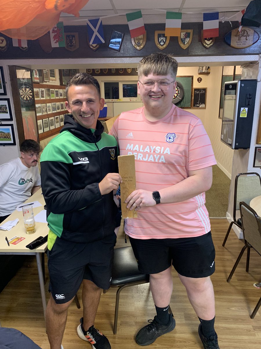 🏆Monthly Quiz Winner 🏆 

This months quiz winner was <a href="/connorgill1243/">Connor Gill🏴󠁧󠁢󠁷󠁬󠁳󠁿</a> 

He was honoured to be presented the trophy by its namesake! He will now look after the Lewis Crabbe trophy (Plank) for the month! 

Well done Connor 

🖤🧡