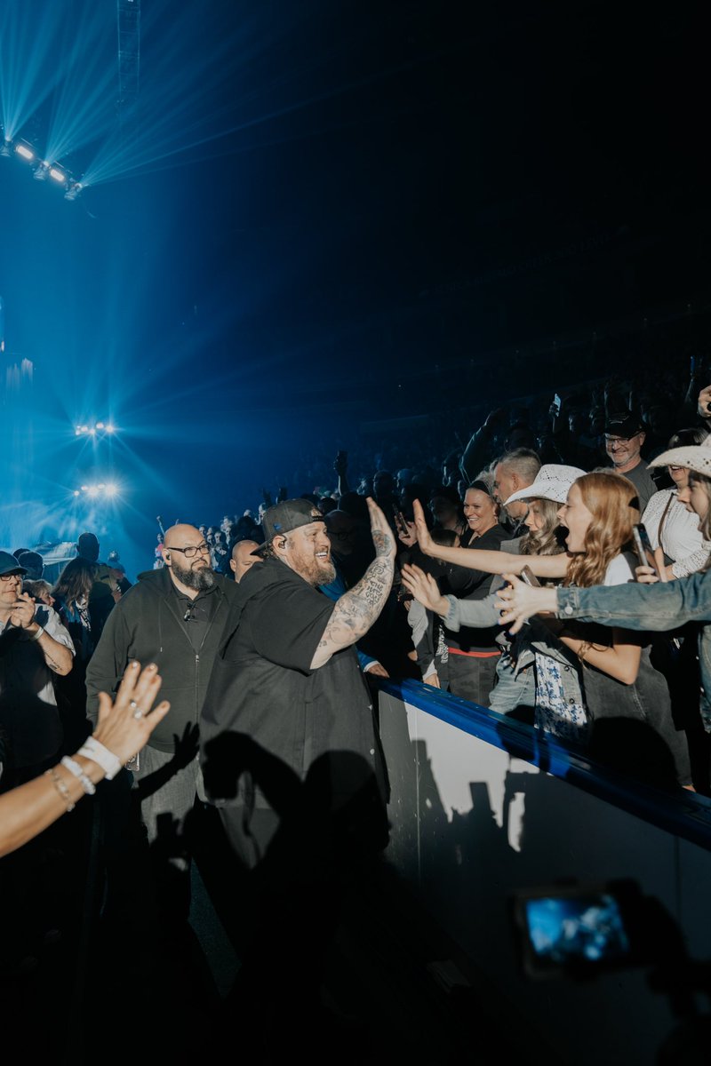 JellyRoll615's tweet photo. Soldout shows in the middle of the week- I still can’t believe this is where my life took a turn toward. Also free show on Amazon Prime right after Thursday Night Football. Hope yall tune in- SPECIAL GUESTS https://t.co/TrLKzS6rmp