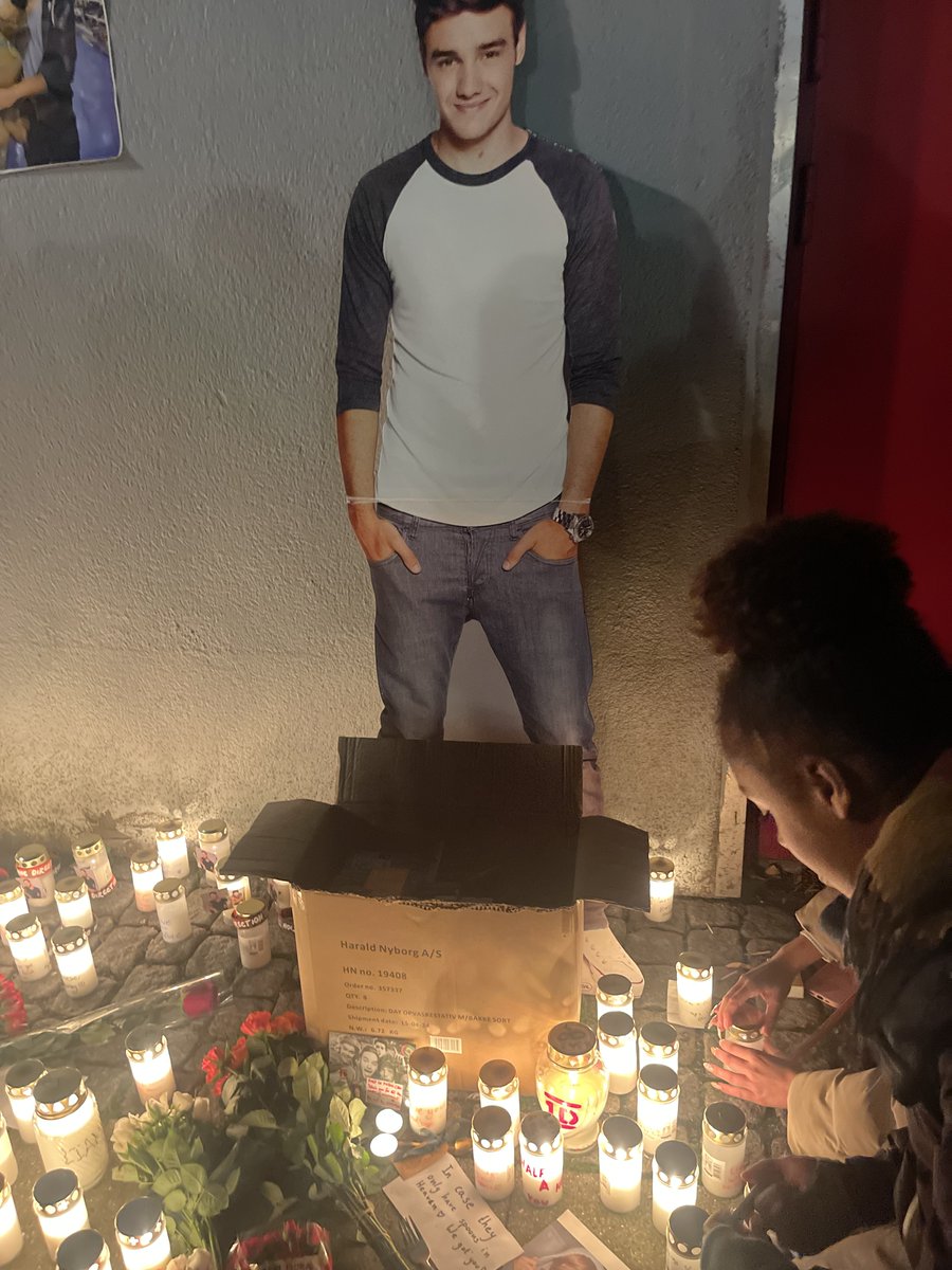 troiansbiscuit's tweet image. some pictures I took at the memorial service for Liam in Copenhagen🕯️wherever he is I hope he's looking down &amp;amp; sees how truly loved he was &amp;amp; always will be🪽🫶🏼last pic is the flowers &amp;amp; candle I brought for him &amp;amp; the card I wrote for/to him. #restinpeaceliam #restinpeaceliampayne