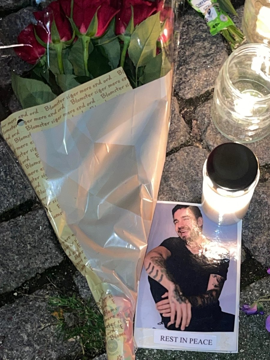 troiansbiscuit's tweet image. some pictures I took at the memorial service for Liam in Copenhagen🕯️wherever he is I hope he's looking down &amp;amp; sees how truly loved he was &amp;amp; always will be🪽🫶🏼last pic is the flowers &amp;amp; candle I brought for him &amp;amp; the card I wrote for/to him. #restinpeaceliam #restinpeaceliampayne