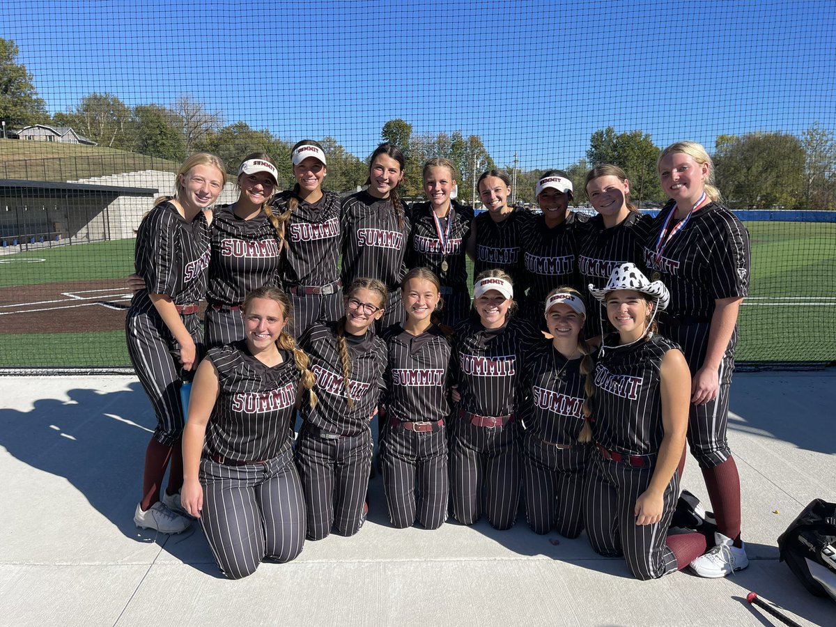 rshs_softball's tweet image. Holy cow, this group. All fight, no let up. Get the district semifinal win today in ELEVEN! Ella with a monster CG, Leila with 4 hits and Luci with the walk off rocket to the wall scoring Bianca for the game winner. We get to practice tomorrow!! Let’s go!!!!!