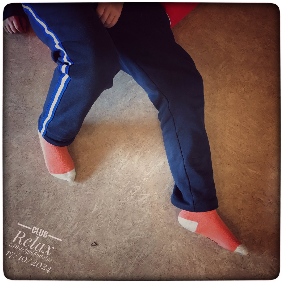 1e séance du club Relax’ au #CDI avec la  1ere édition de #respiradolelivre :
🍁 échanges 
🍂 déverrouillage articulaire 
🍁 #respiration du ballon 
🍂 #relaxation de la potion magique
🍁 #automassages

#yoga #méditation #zen #bienetre #college #profdoc #ado