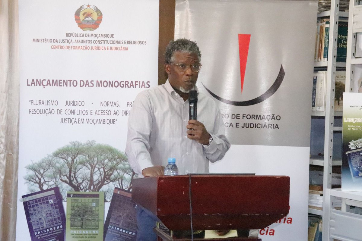 cfjjoficial's tweet photo. No âmbito das Jornadas Científicas organizadas pela USTM, o CFJJ teve a honra de apresentar as três monografias recentemente lançadas, integradas no projecto “Pluralismo Jurídico: Normas, Práticas e Resolução de Conflitos e Acesso ao Direito e à Justiça em Moçambique”. https://t.co/qzEfT0LkeT