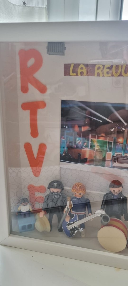 vickymarin0's tweet photo. @LaRevuelta_TVE @davidbroncano quería daros las gracias por mostrar esto en el programa de hoy. ❤️❤️❤️

Mi madre @nuriafemina lo hizo con muchísima ilusión y super detallado.

La felicidad que le ha dado verlo en la tele no tiene precio✨❤️‍🩹 https://t.co/Ime6lVBvEC