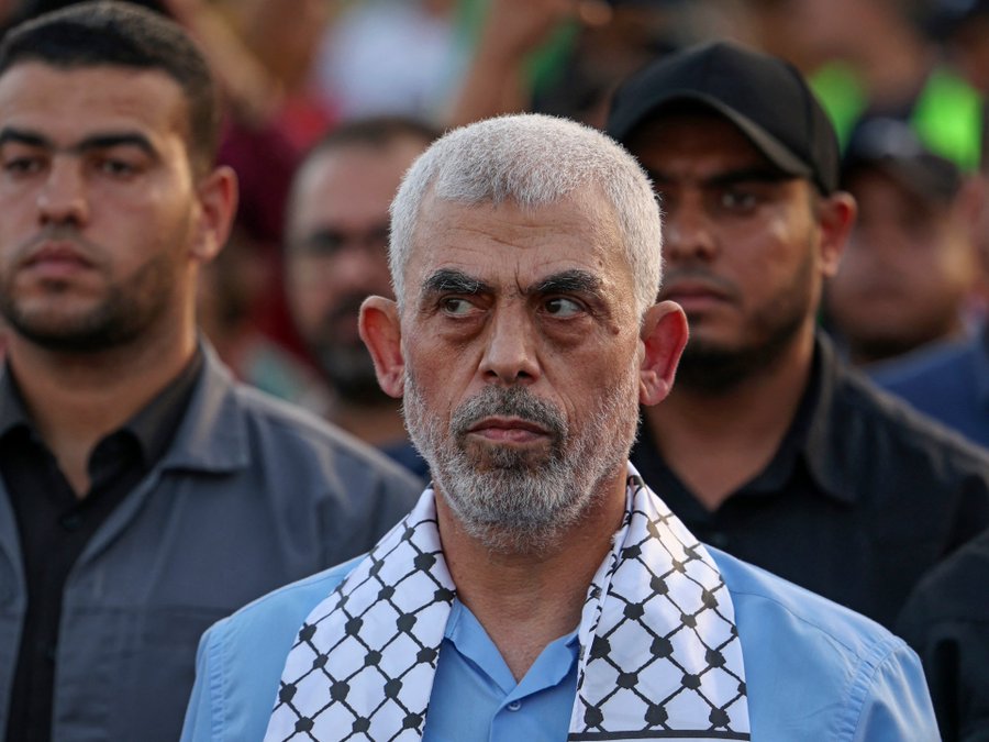عندما يستشهد المدافع عن الشرف ، حتماً سيفرح فاقد الشرف .