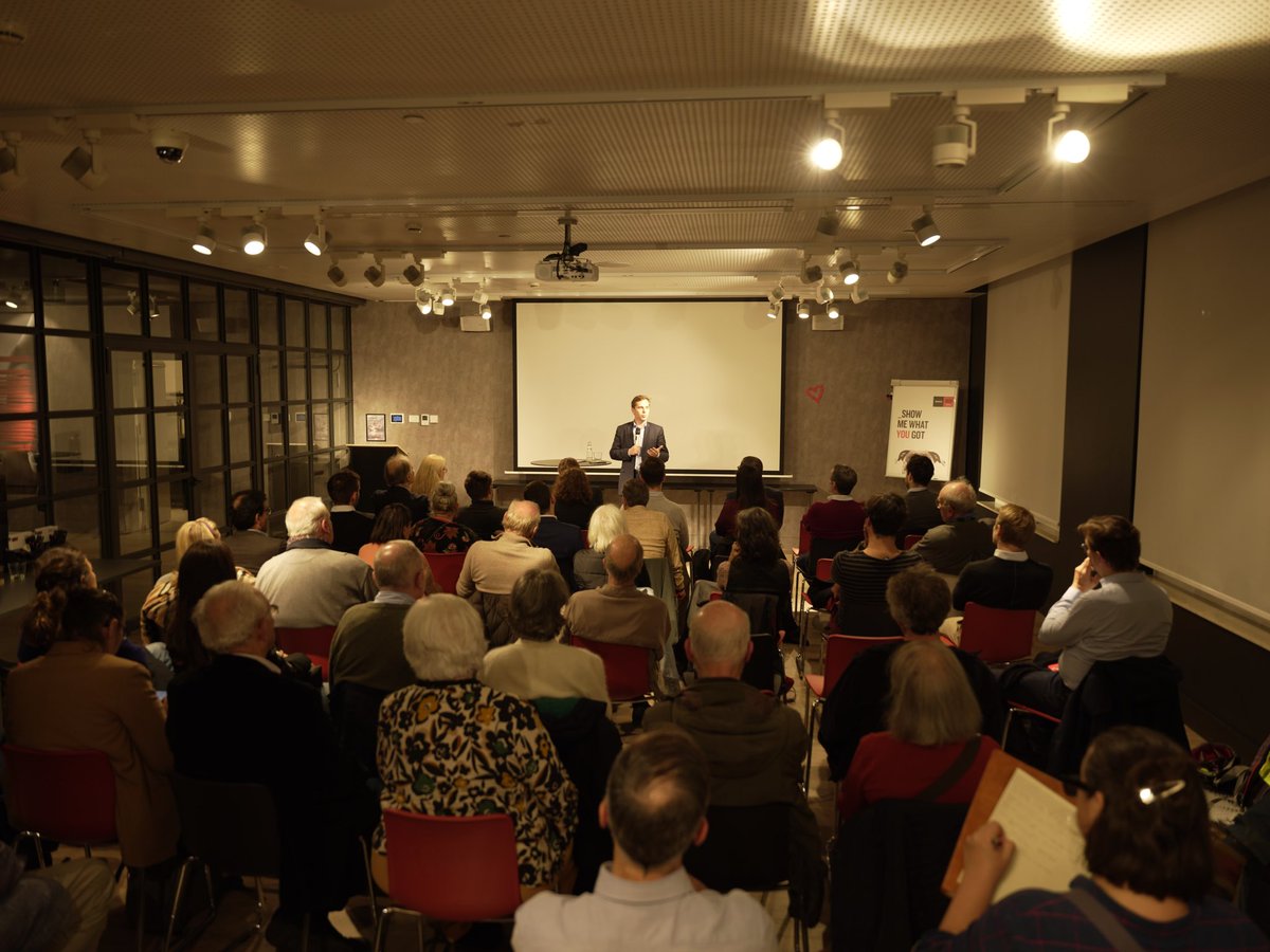 PA_Anglade's tweet photo. 🇫🇷🇧🇪 Quel plaisir de retrouver ce soir à Bruxelles les Françaises et les Français établis en Belgique. 

Des échanges riches et nourris sur la situation politique en France et en Europe 🇪🇺 et les défis à venir. 

Merci à toutes et à tous pour votre présence et votre soutien. https://t.co/Dyrg3kIvgr