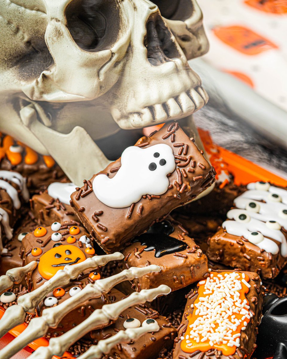 anabarofficial's tweet photo. Get ready for Triple the Chocolate and Spooky Vibes this Holiday Szn! Because let’s be real, the only thing scarier than your neighbor’s candy stash is the fear of running out of Anabars! 👀👻🔪 https://t.co/zFwlSEfKfy