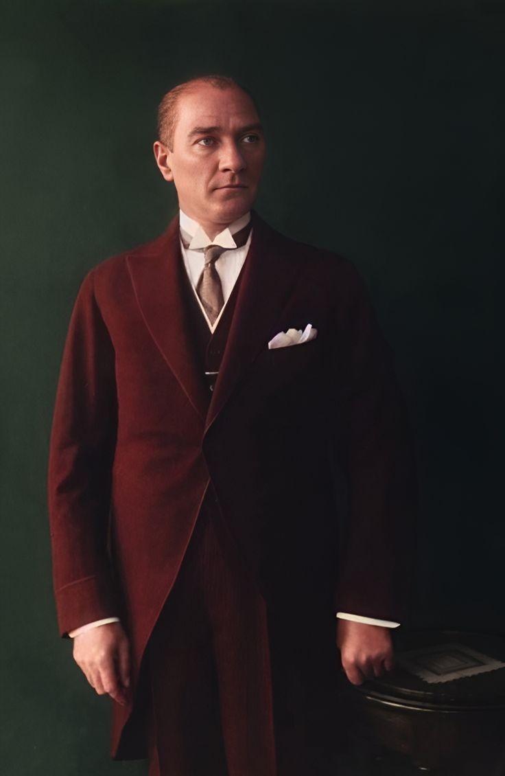 Geceye dünyanın en büyük liderini bırakıyorum. Atatürk ile kalın 🇹🇷