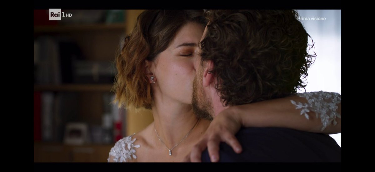 abcdefgreys's tweet photo. una chimica del genere non può essere sprecata FATEGLI FARE TUTTE LE FICTION DEL MONDO VI PREGO  #DonMatteo14 https://t.co/pyHlXwO1c4