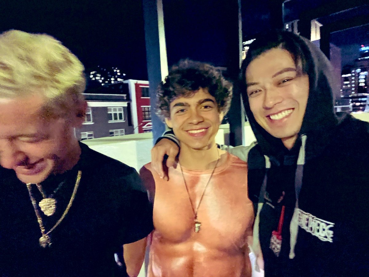 Mackenyu1116's tweet image. Luffy&amp;amp;Zoro&amp;amp;Cook
Season 2 is gonna be
AWESOME🏴‍☠️⚔️🚬

Kiki’s been working out😏
#両翼