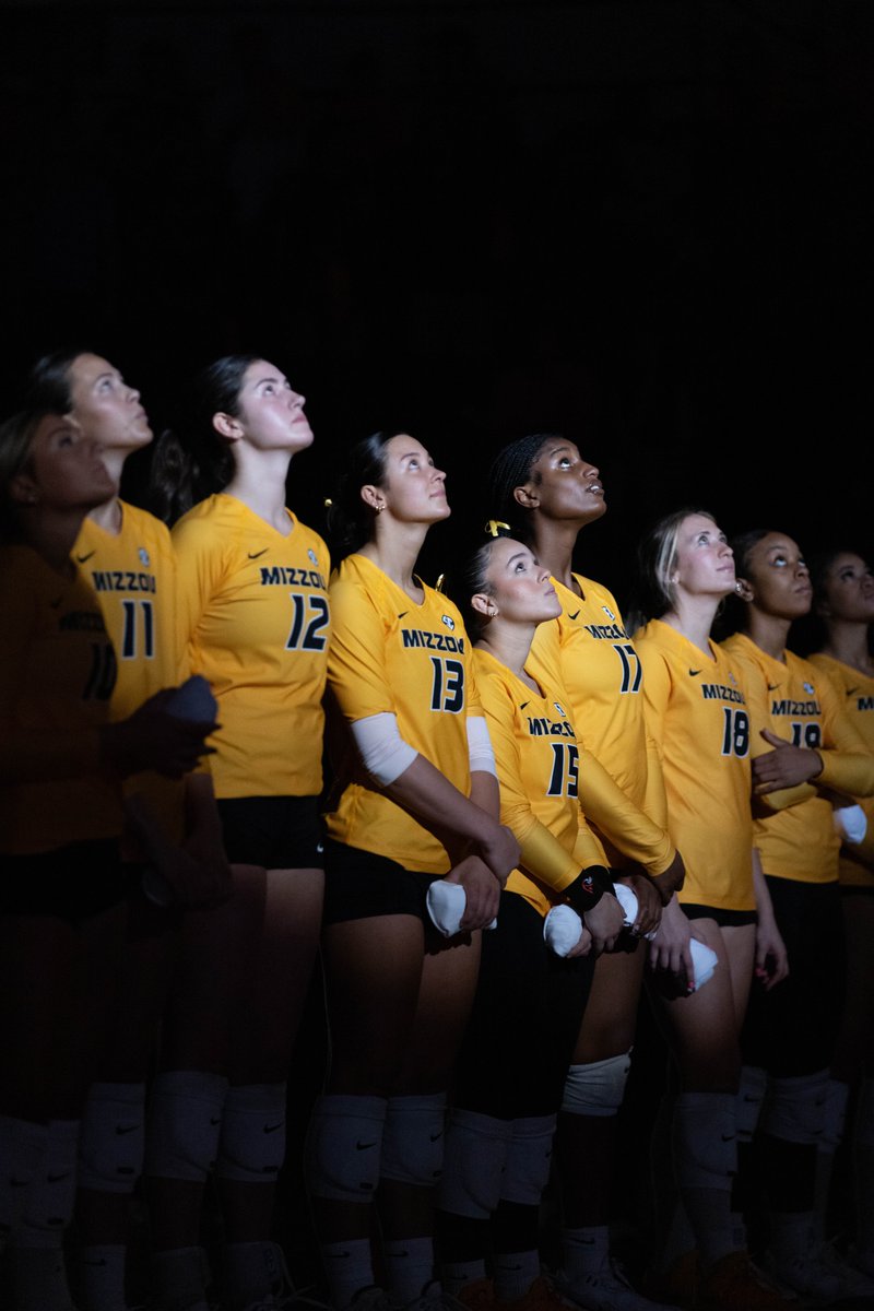 MizzouAthletics's tweet photo. We need Hearnes Center filled again on Sunday for @MizzouVB's match against Mississippi State! 

Get there early to receive a free Mizzou Volleyball tote bag while supplies last‼️ 

🔗: https://t.co/dd9su88Lan

#MIZ 🐯 https://t.co/J9UYUw7zSO