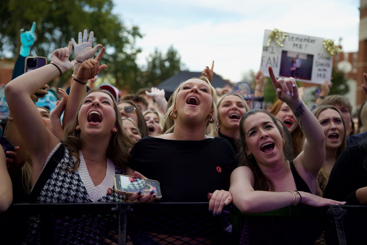 wku's tweet photo. Now loading.. South Lawn, concert edition 🎶🎤

We're less than two weeks from the @WKUFootball Pre-Game Concert featuring rapper Flo Rida. 

🗓️ October 30 
⏰ 5pm 
🎟️ Free admission

See all the details & share with a friend ➡️ https://t.co/fO28LabE7L

#WKU #FallAtWKU #Concert #Music #ThrowbackThursday @WKUSports