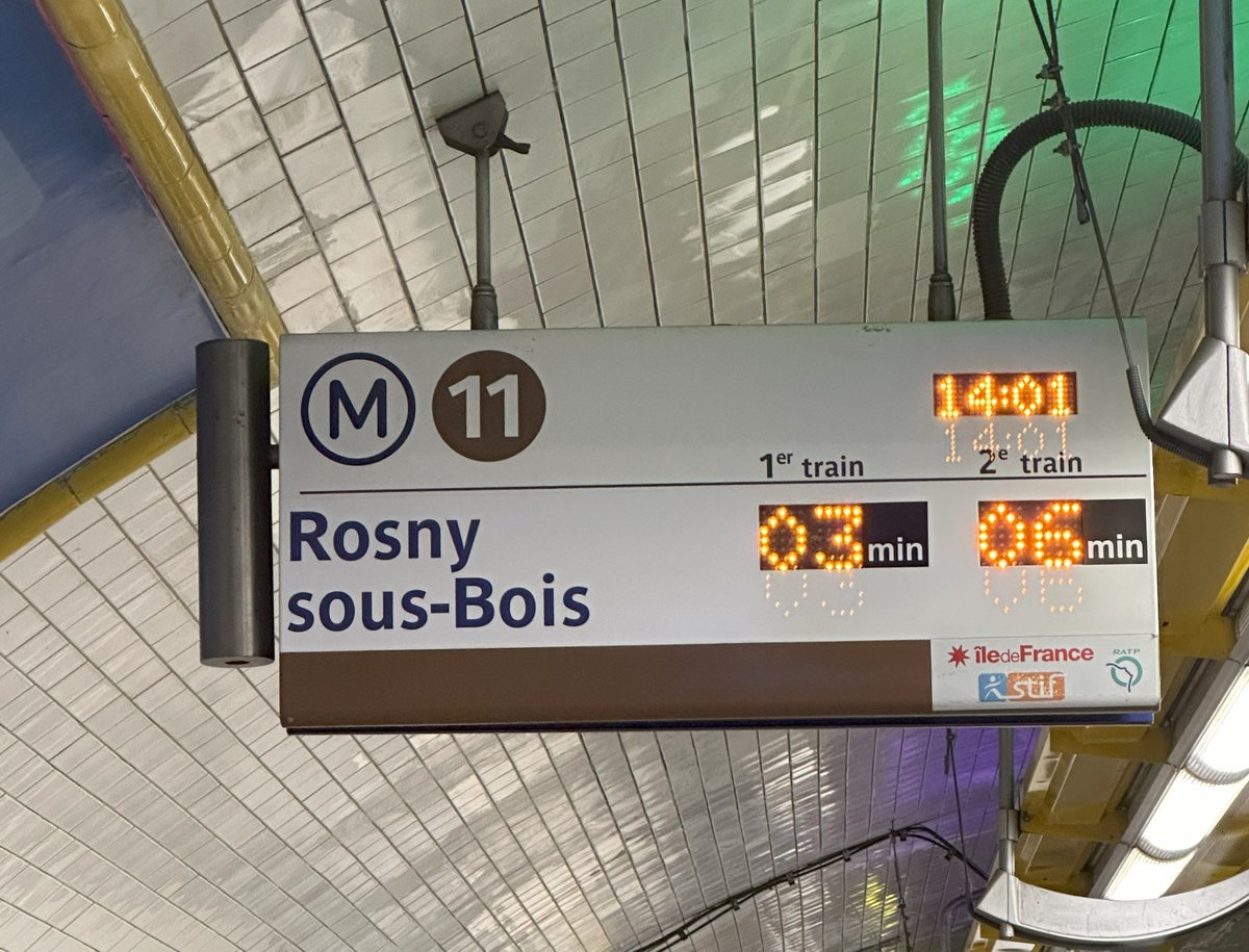Mais, la RATP, que se passe-t-il sur la ligne 11 ? La destination indiquée dans les couloirs et sur les quais est fausse! Il  est indiqué "Rosny-sous-Bois" station qui existe sur le RER E, alors que la réelle station tête de ligne est "Rosny-Bois-Perrier" également sur le RER E !