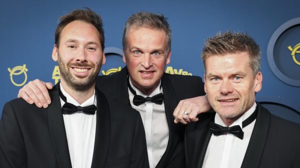 ‘ Dwars door de lage landen’ wint Gouden Televisier -Ring!!  winnaar!! 
Terechte winnaars!! Super genoten van hun uitzendingen waarbij je je weer eens trots voelde Nederlander te zijn!! 🇳🇱 #proficiat