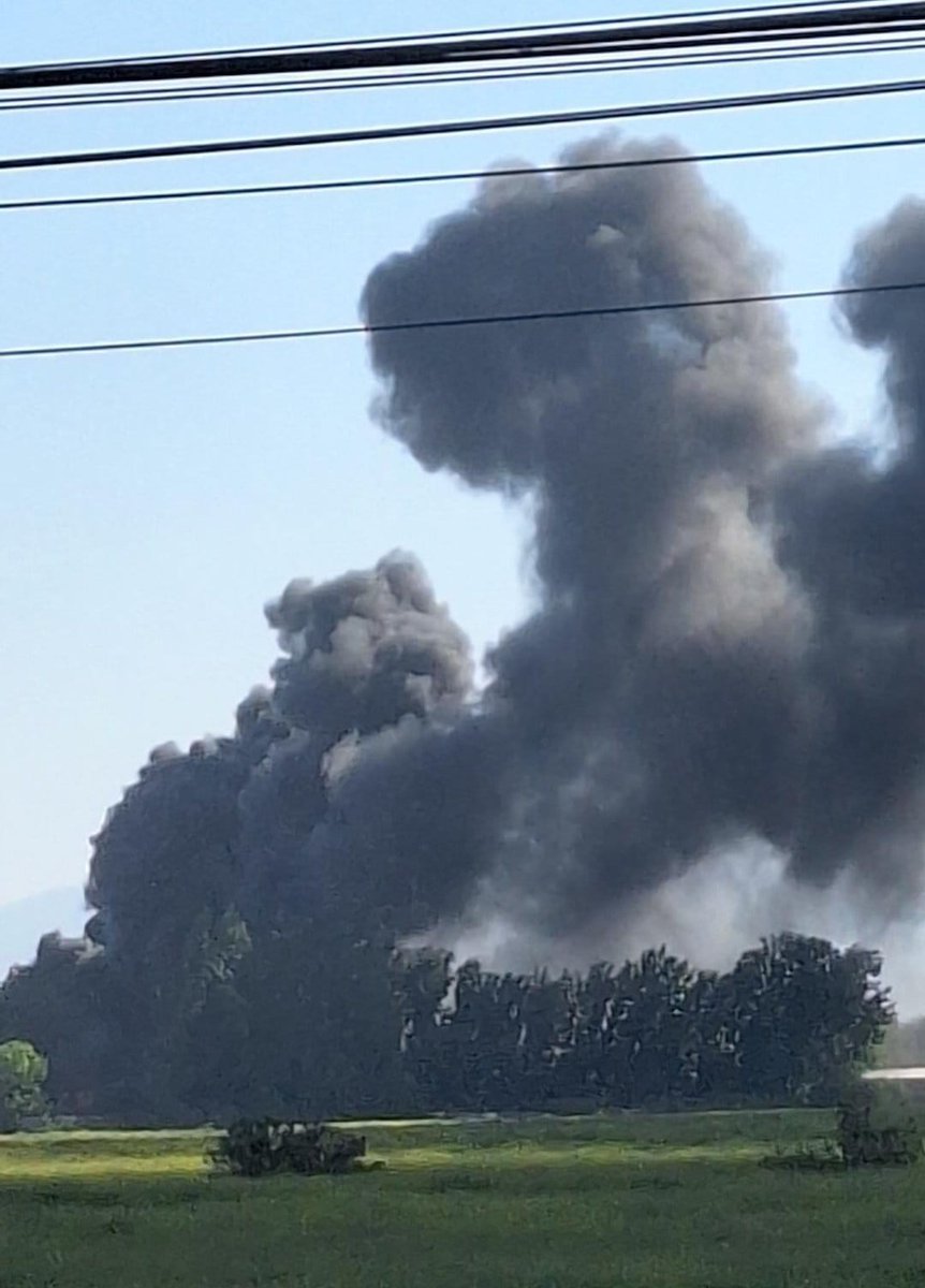 fdo2000's tweet photo. 🔴Precaución por procedimiento de emergencia en Los Libertadores y Manuel Rodríguez en Colina, preliminarmente por fuego industria de productos químicos, Bomberos Colina procede con 2da alarma de incendio @biobio @chile_accidente @Louisvasquez23 https://t.co/658B5yGwrs