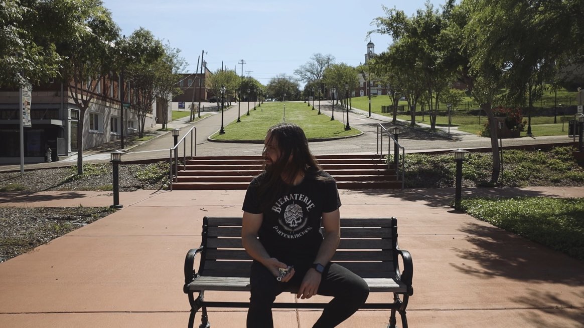 If you’re still on this app, new music video premiering tonight at 7.

youtu.be/G-TyRISUqyc