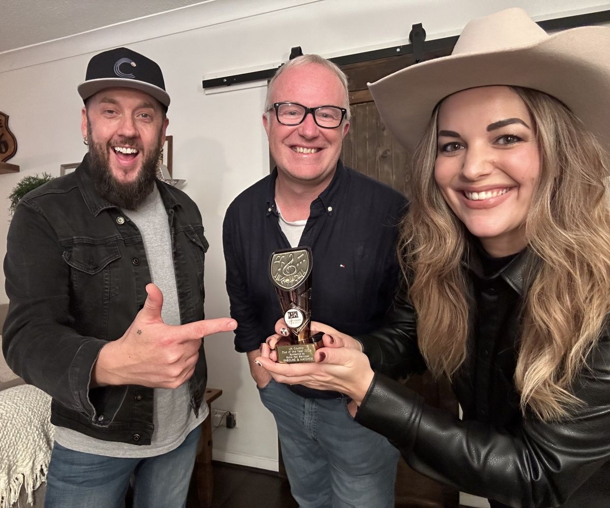 CONGRATULATIONS @GasolineOnline

We have this evening presented Sally and Steve of Gasoline &amp; Matches with their UK Country Music Award for UK Country Duo of the Year

(Thank you to Sonic Rail Services for sponsoring this award)