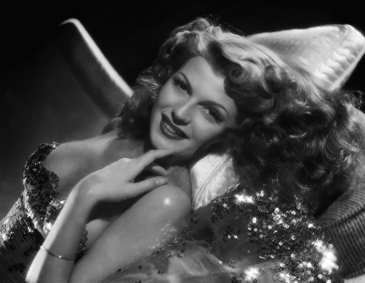 WAGongaware's tweet photo. Final tribute today to the glorious Rita Hayworth on her #BOTD 1918.
#OldHollywood🎥#decolette👗#redheads https://t.co/RYiGqkfoNc
