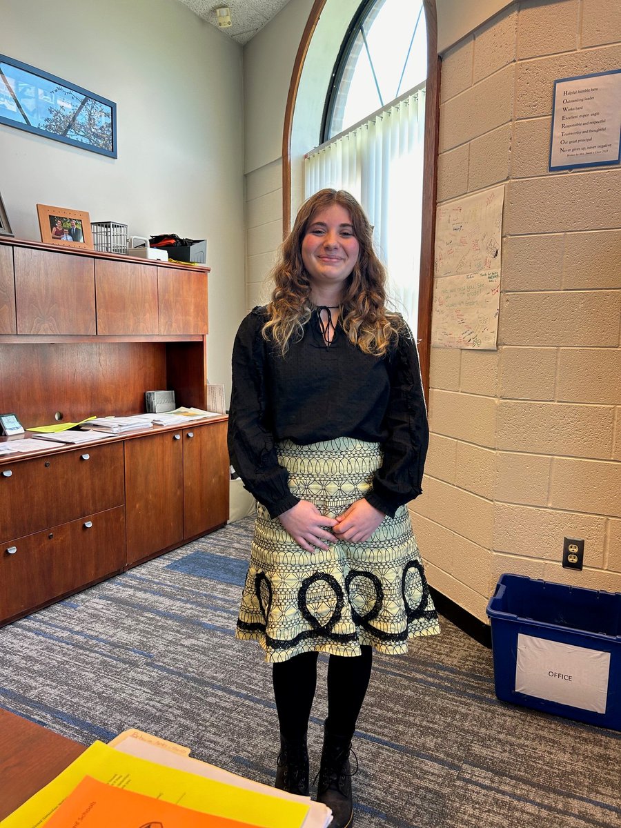 orecreekmiddle's tweet photo. Congratulations to HMS 7th grader Mikaela Curtiss who won a scholarship for her painting at the hARTland Art Walk! https://t.co/DOZaHhsWn8