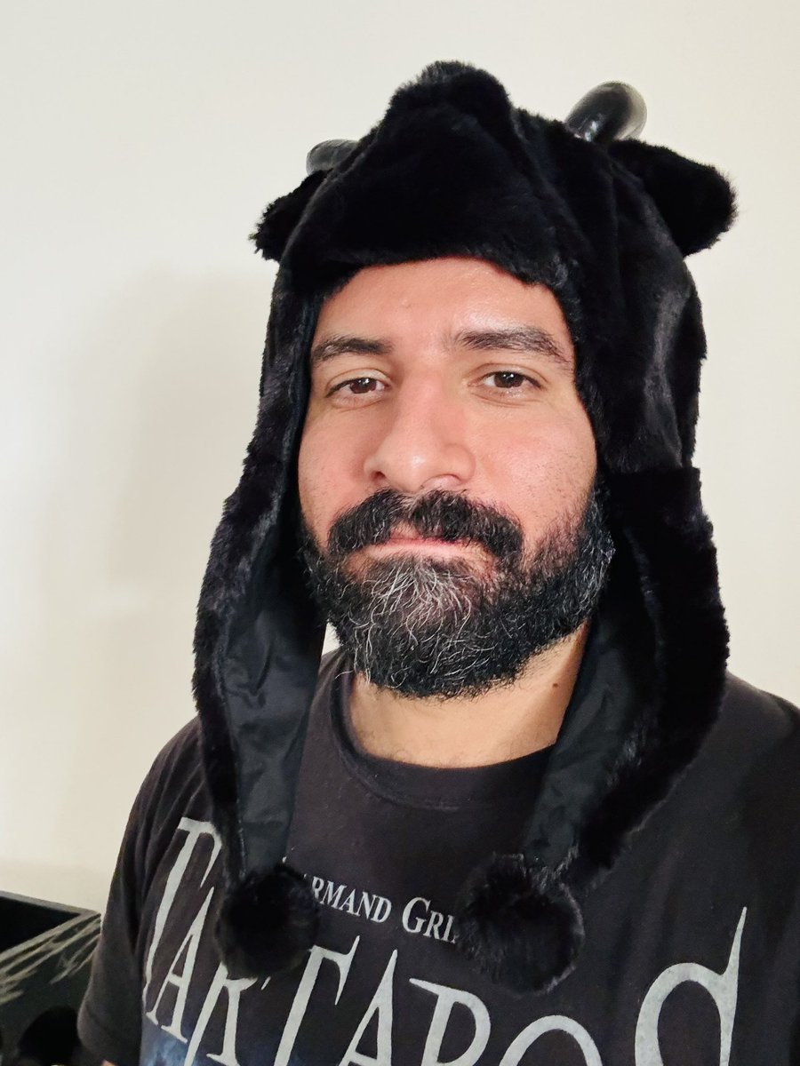 elhomerow's tweet photo. Ya me llegó mi gordito del puto diablo

#bibaeldiavlo #baphomet #goat #goathat #black #satanic https://t.co/21ukCXlyIp