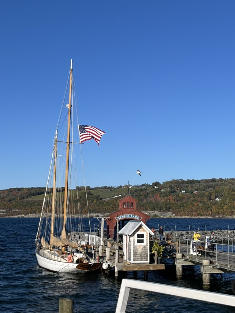 StoiaLu's tweet photo. Gorgeous day on Senaca Lake with lots of travelers leaf peeping and enjoying the Finger Lakes region. #Fall #OperationExplore https://t.co/XcDHa3uqly