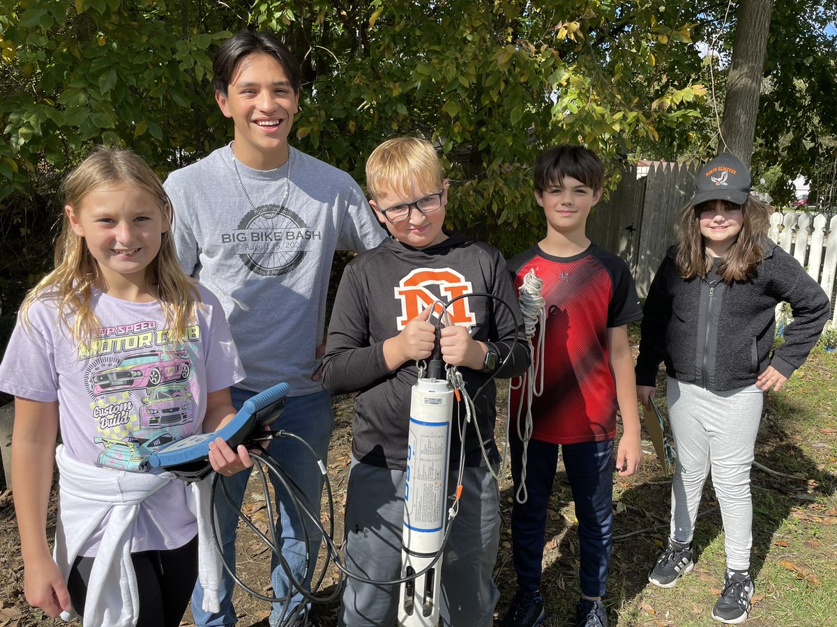 SInsley4's tweet photo. Couldn’t have asked for better weather and better people to help @NOCSEagles as we used the Hydrolab @ILINSeaGrant, Water Guardian @gaiaxus, and microscopes to better understand our campus ecosystem!  Science rules! @delaney_macke8 https://t.co/q1wZiIBVOJ