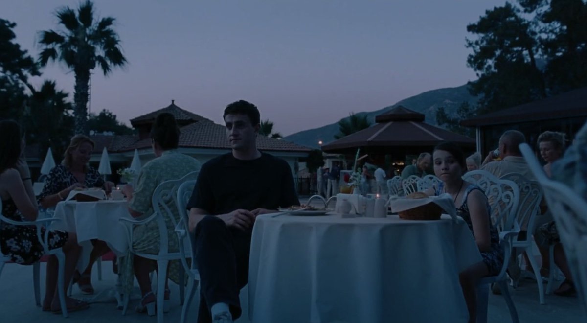 TheCinesthetic's tweet photo. Aftersun (2022) dir. Charlotte Wells https://t.co/6GEiKCHiDF