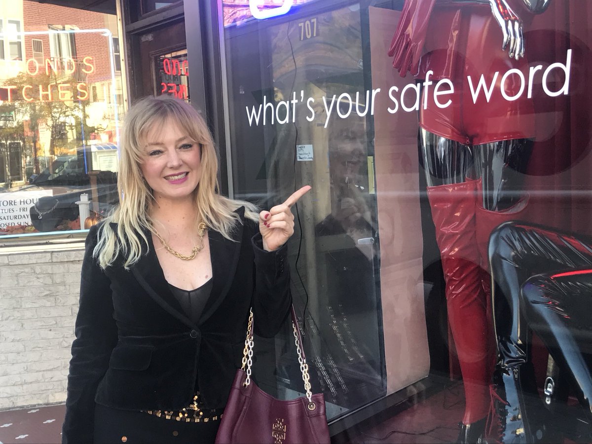DominaVontana's tweet photo. What’s your safe word? #whatsyoursafeword #safeword https://t.co/q8tsd8l3ar