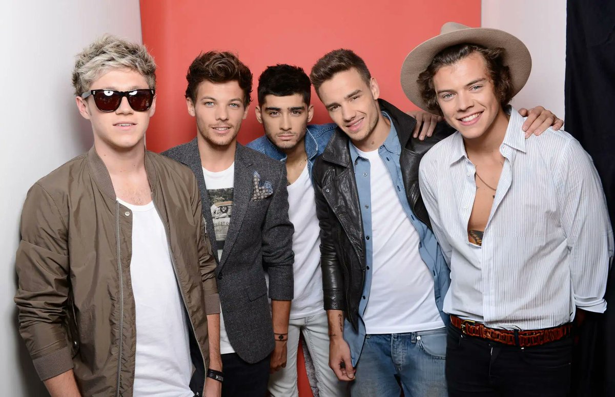 musicnewsfactpl's tweet photo. Harry Styles, Zayn Malik, Niall Horan i Louis Tomlinson wydali wspólne oświadczenie po śmierci Liama Payne'a

"Na zawsze będziemy pielęgnowali wspomnienia, które z nim dzieliliśmy. Na razie nasze myśli są z jego rodziną, przyjaciółmi i fanami, którzy kochali go tak jak my. Będzie nam go bardzo brakowało. Kochamy cię Liam"