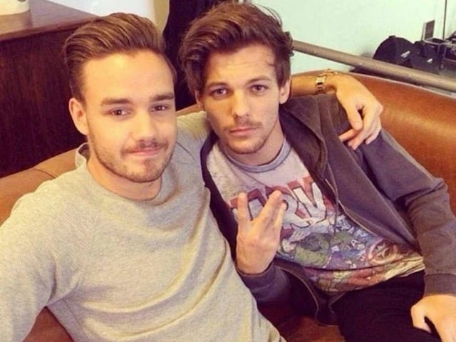musicnewsfactpl's tweet photo. Louis Tomlinson oddał hołd Liamowi Payne'owi 

"Chcę, żebyś wiedział, że jeśli Bear kiedykolwiek mnie będzie potrzebował, będę wujkiem, którego potrzebuje w swoim życiu i opowiem mu historie o tym, jaki niesamowity był jego tata" https://t.co/JJWdRvoPtq