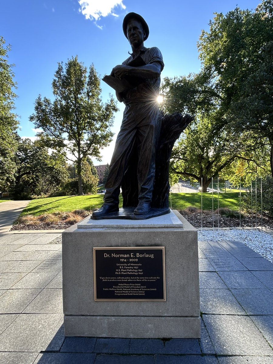 Had a blast this Monday chatting with colleagues at the @UMNPlantPath and presenting some of the research we do in Mueller lab at their seminar series! Thank you <a href="/josesolorzano73/">José E. Solórzano</a> and folks for having me!